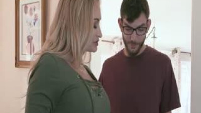 Heh heh! I Fucked My Best Friend Phat Ass Mom Claudia Valentine